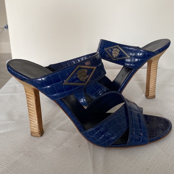 Vintage Celine navy embossed leather with wooden high heels, silver emblem logo - Picture 3 of 4